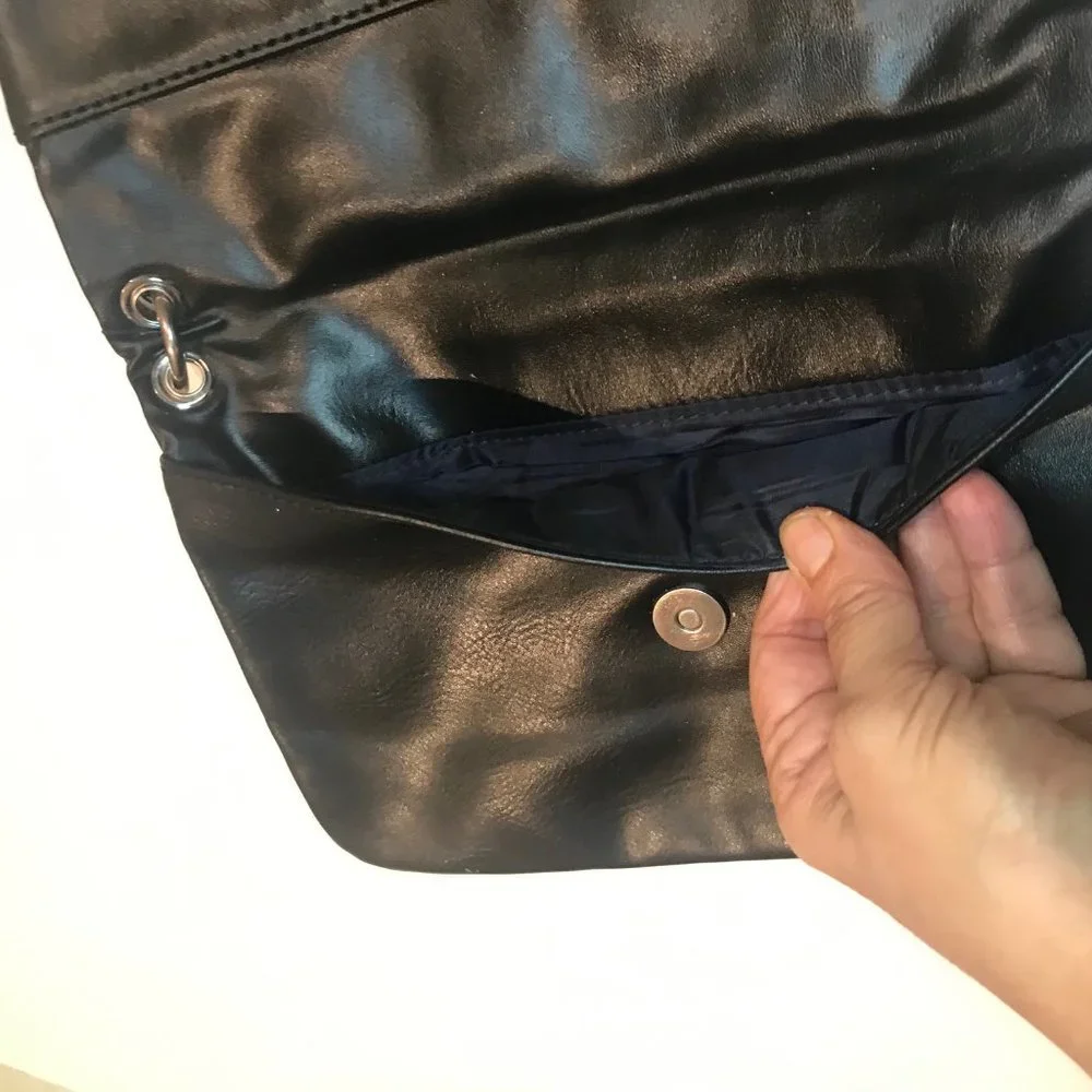 👜 Tommy Hilfiger Fold Over Wristlet Purse  black👜 - Picture 3 of 6